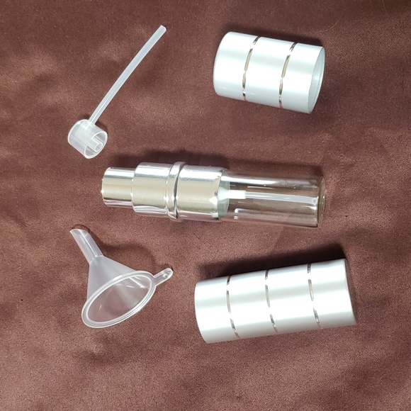 🦋4 for $20, or as marked. NWOT- Refillable Atomizer w/Funnel & Fill Pump Nozzle - Picture 4 of 5